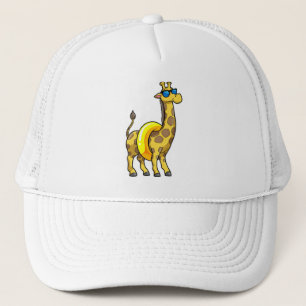 Giraffe op strand met draaiende ring en zonnebril trucker pet