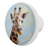 Giraffe op Sunny Blue Sky Achtergrond Kindernaam Keramische Knop (Rechts)