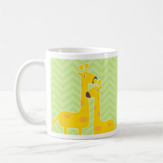Giraffe op zigzag chevron patroon. koffiemok