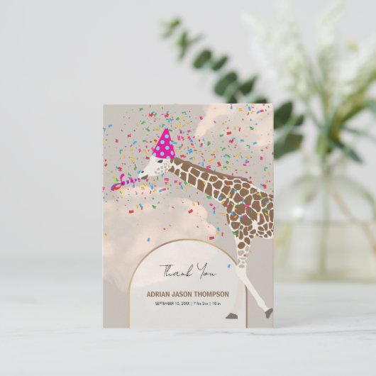 Giraffe Partying Safari Theme Baby Aankondiging (Staand voorkant)