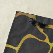 Giraffe patroon met zwart en geel strandlaken (In situ)