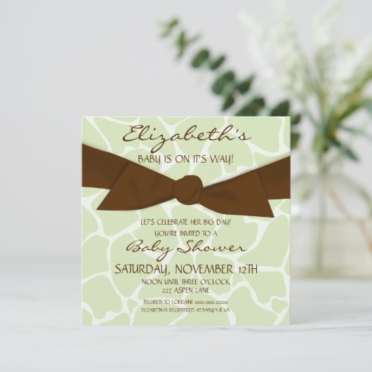 Giraffe Pattern Baby shower nodigt uit met Brown B Kaart (Staand voorkant)