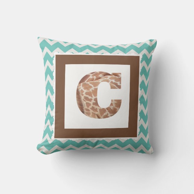 Giraffe Print Letter "C" op Mint/White Chevron Kussen (Voorkant)