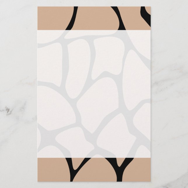 Giraffe printpatroon in beige. (Voorkant)