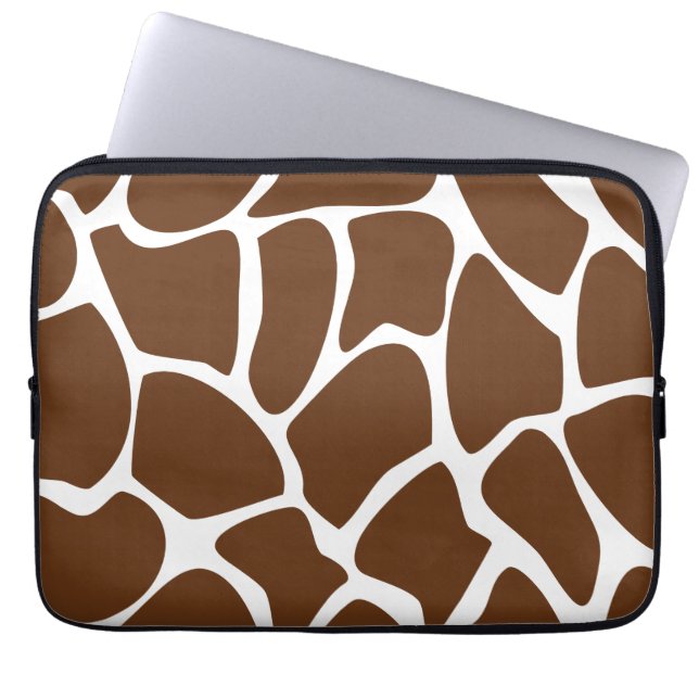 Giraffe printpatroon in donkerbruin. laptop sleeve (Voorkant)