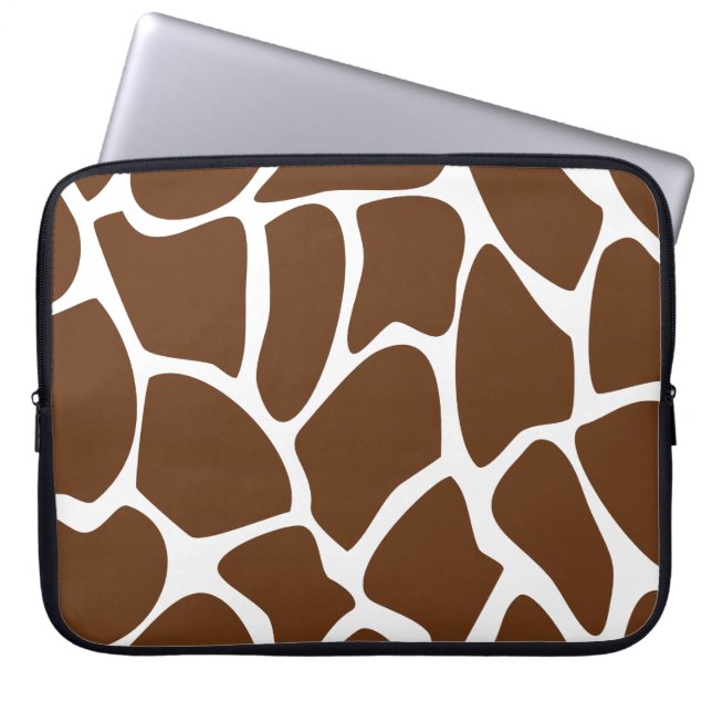 Giraffe printpatroon in donkerbruin. laptop sleeve (Voorkant)