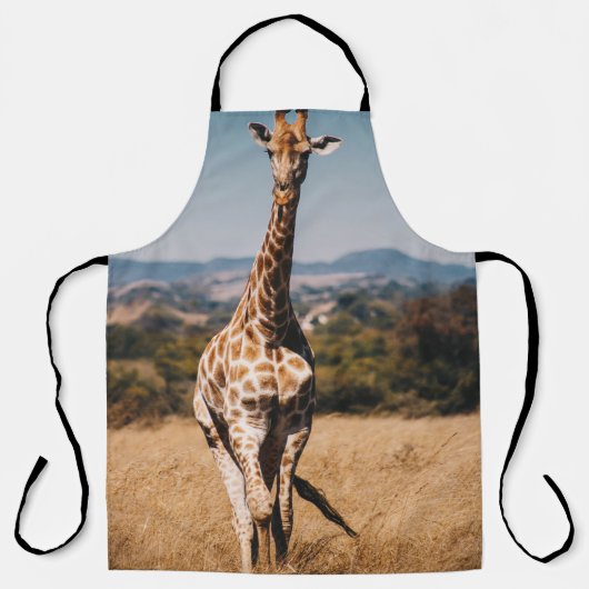 GIRAFFE SURROUNDED BY BROWN GRASS SCHORT (Voorkant)