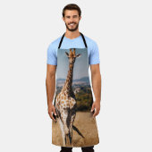GIRAFFE SURROUNDED BY BROWN GRASS SCHORT (Gedragen)