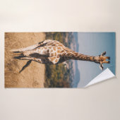 GIRAFFE UITGESCHAKELD MET BROWN GRASS BADHANDDOEK (Badhanddoek)