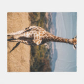 GIRAFFE UITGESCHAKELD MET BROWN GRASS FLEECE DEKEN (Voorkant (Horizontaal))