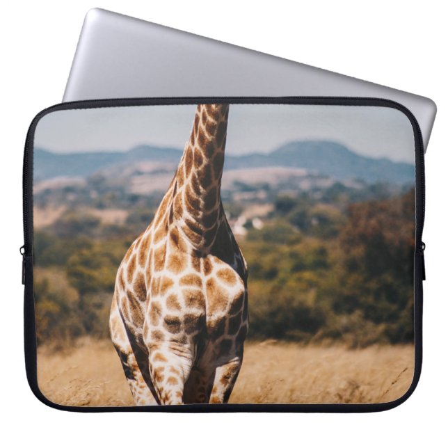 GIRAFFE UITGESCHAKELD MET BROWN GRASS LAPTOP SLEEVE (Voorkant)