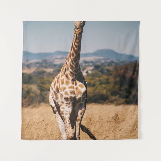 GIRAFFE UITGESCHAKELD MET BROWN GRASS WANDKLEED (Voorkant)