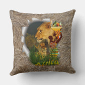 Giraffe, zonsondergang en trendy Afrikaanse meisje Kussen (Achterkant)