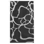 Giraffe zwart en lichte grijze afdrukken klein cadeauzakje (Achterkant)