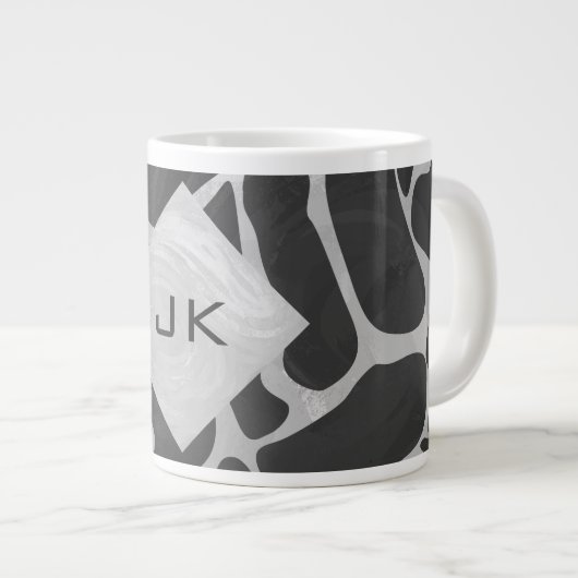 Giraffe zwart en lichte grijze monogram grote koffiekop (Voorkant rechts)