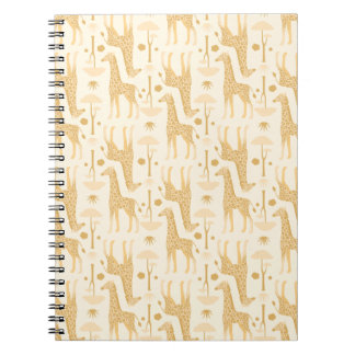 Giraffen in de savanne in geel notitieboek