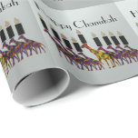 Giraffes Chanukah Menorah Cadeaupapier<br><div class="desc">Grafische illustratie van een Chanoekammenorah met een uniek giraffenontwerp.   Verpak uw cadeau in dit glanzende,  kwalitatief hoogstaande document voor alle acht nachten.</div>