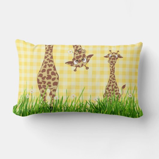 Giraffes in Grass met Daisies Kussen (Voorkant)