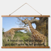 Giraffes in het veld door bomen hangend wandkleed (Voorkant)