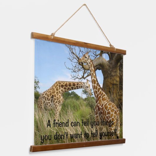 Giraffes in het veld door bomen hangend wandkleed (Gebogen)