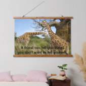 Giraffes in het veld door bomen hangend wandkleed (Slaapkamer)