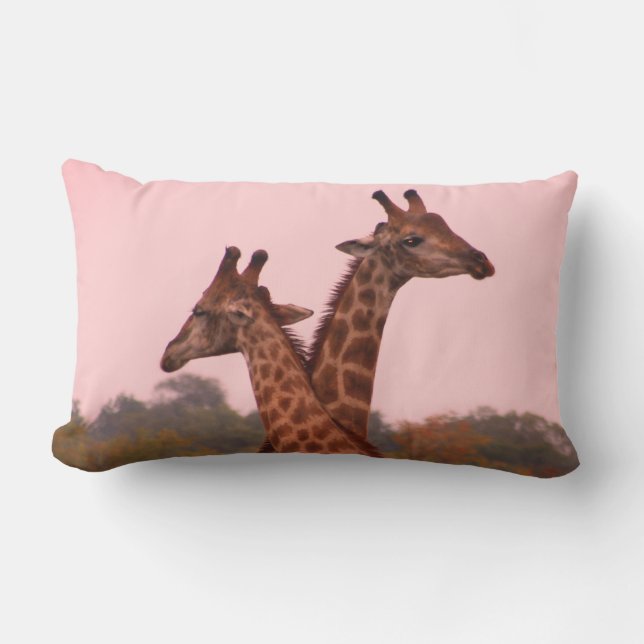 Giraffes met een roze lucht kussen (Voorkant)
