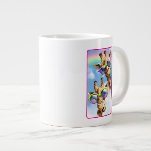 Giraffes met zonnebril grote koffiekop (Voorkant rechts)