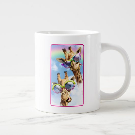 Giraffes met zonnebril grote koffiekop (Rechts)