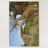 Giraffes op afrikaans veld door bomen legpuzzel (Verticaal)
