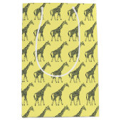 Giraffes op Geel Medium Cadeauzakje (Voorkant)