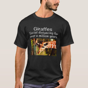 Giraffes sociaal vervormend 6 feet away Defal T-shirt