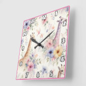 Giraffes zwerven door felle Afrikaanse bloemen Vierkante Klok (Hoek)