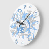 girale lichtblauwe volleyballen en sterren grote klok (Hoek)