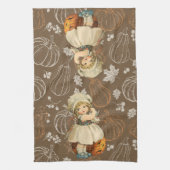 Girl Carving Apple Halloween Theedoek (Verticaal)