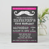 Girl Chalkboard Mustache Birthday Uitnodiging (Staand voorkant)