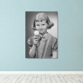Girl Eating Ice Cream Canvas Afdruk (Insitu (Houten vloer))