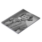 Girl Eating Ice Cream Notitieboek (Linkerzijde)