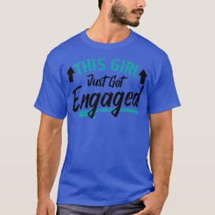 Girl heeft net een Verloving-mededeling T-shirt