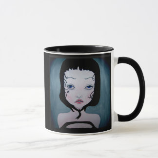 Girl in black mugg mok