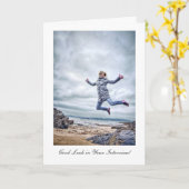 Girl Jumping for Joy - Interview Good Luck Kaart (Gele Bloem)