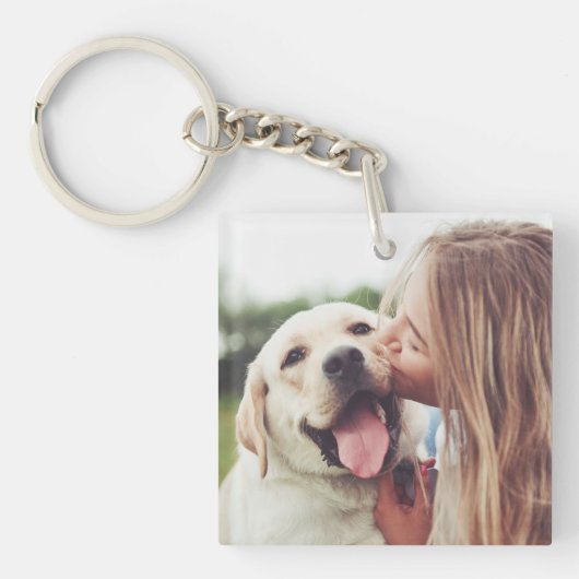 Girl Kissing Dog Sleutelhanger (Voorkant)