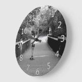 Girl Longboarder Grote Klok (Hoek)