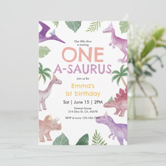 Girl One A Saurus Dinosaur 1st Birthday Invitation Kaart (Staand voorkant)