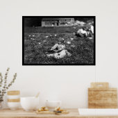 Girl Picking Cranberries Near Rochester, MA 1910 Poster (Keuken)