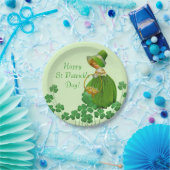 Girl Picking Shamrocks St Patrick's Day Papieren Bordje (Feest)