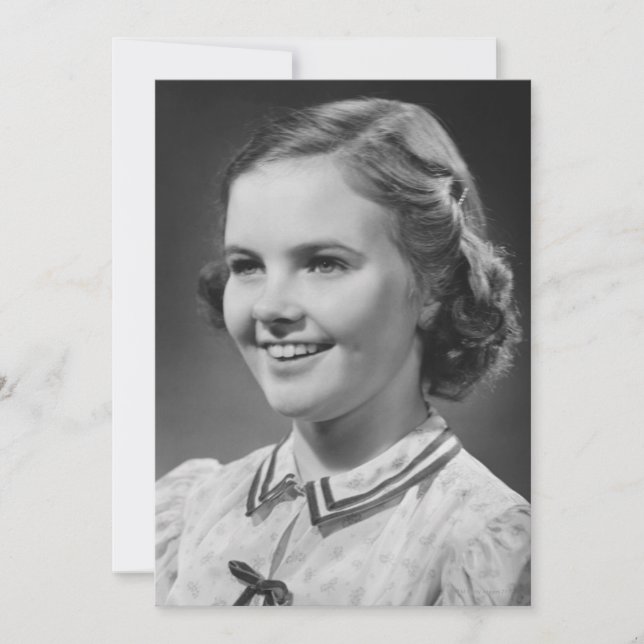 Girl Posing in Studio (Voorkant)