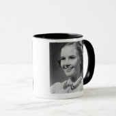 Girl Posing in Studio Mok (Voorkant rechts)