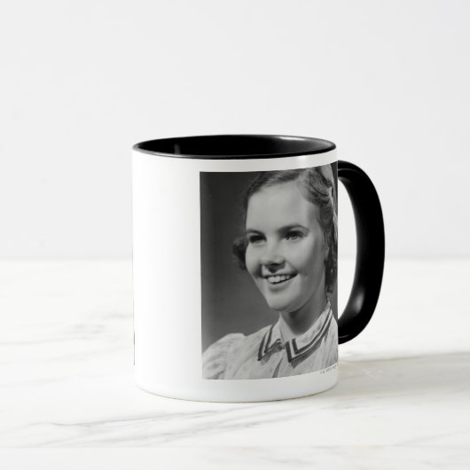 Girl Posing in Studio Mok (Voorkant rechts)