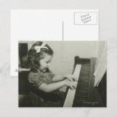 Girl Pplay Piano Briefkaart (Voorkant / Achterkant)