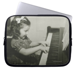 Girl Pplay Piano Laptop Sleeve